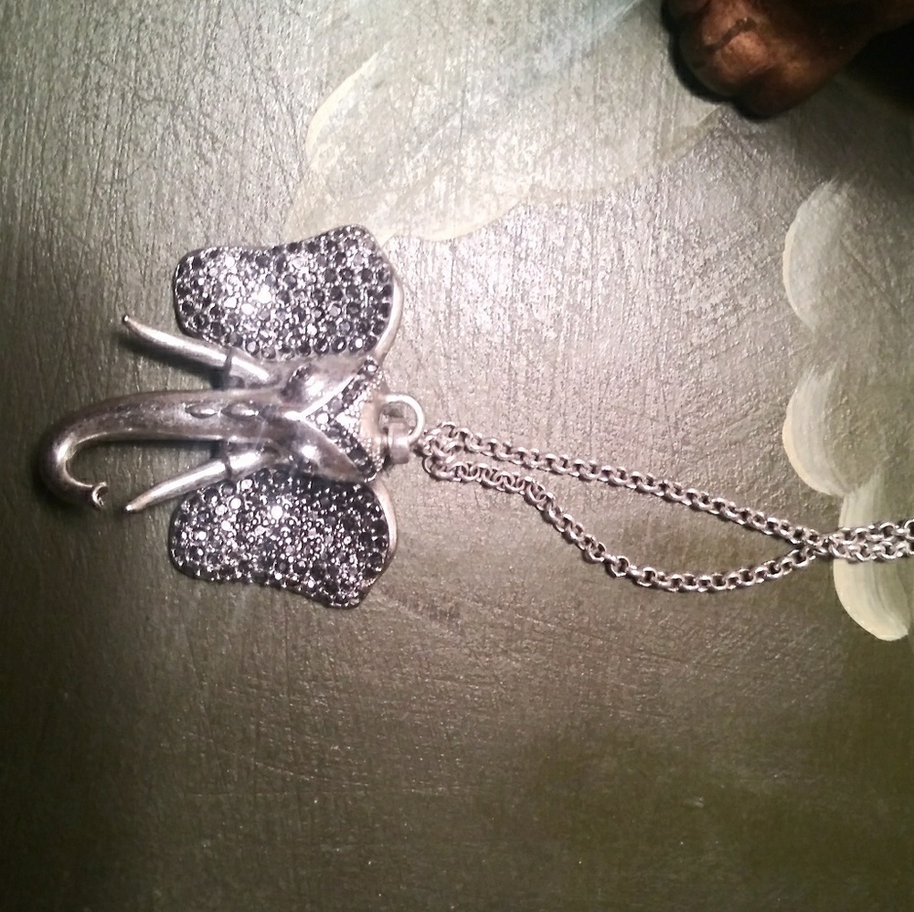 Silver beautiful elephant neckalace